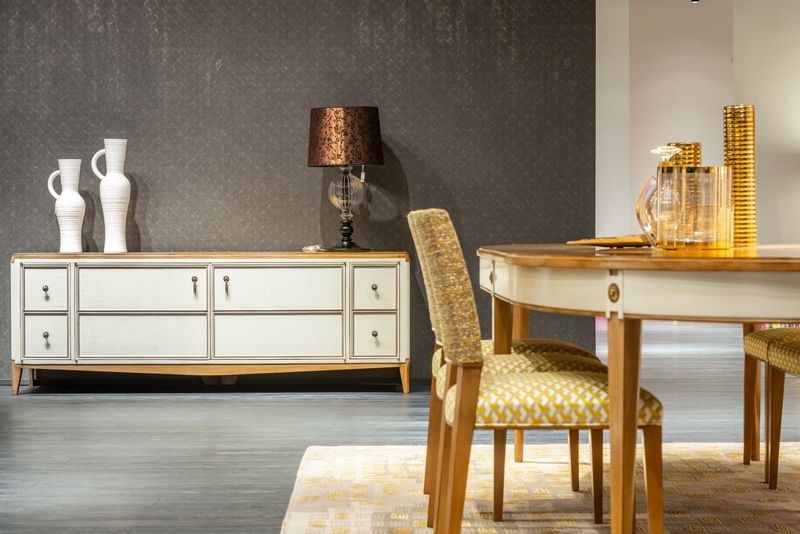 Dining room with warm gray walls